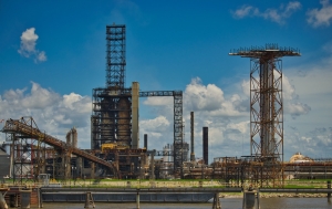 oil-refinery-3713276_1280 oil refinery building and equipment; Brazil - a changing energy market