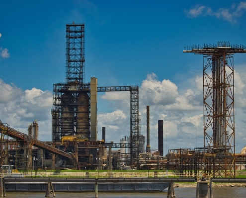 oil-refinery-3713276_1280 oil refinery building and equipment; Brazil - a changing energy market