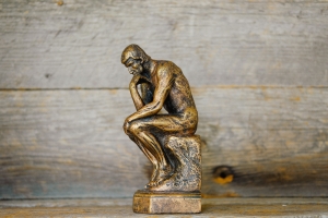kenny-eliason-2RRq1BHPq4E-unsplash ceramic statue of "the Thinker"