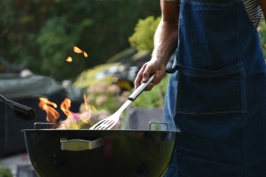 vincent-keiman-ul_m5dHThaM-unsplash image of a person standing by a grill with a spatula; Memorial Day - what does it mean?