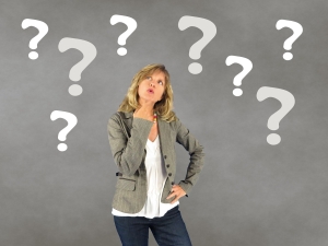 woman-687560_1280 woman looking thoughtful against gray background with question marks above her