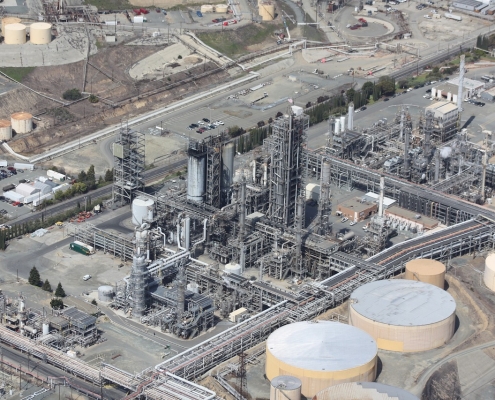 refinery-109025_1280 refinery; oil/gas; Costa Rica - a clean, green energy market